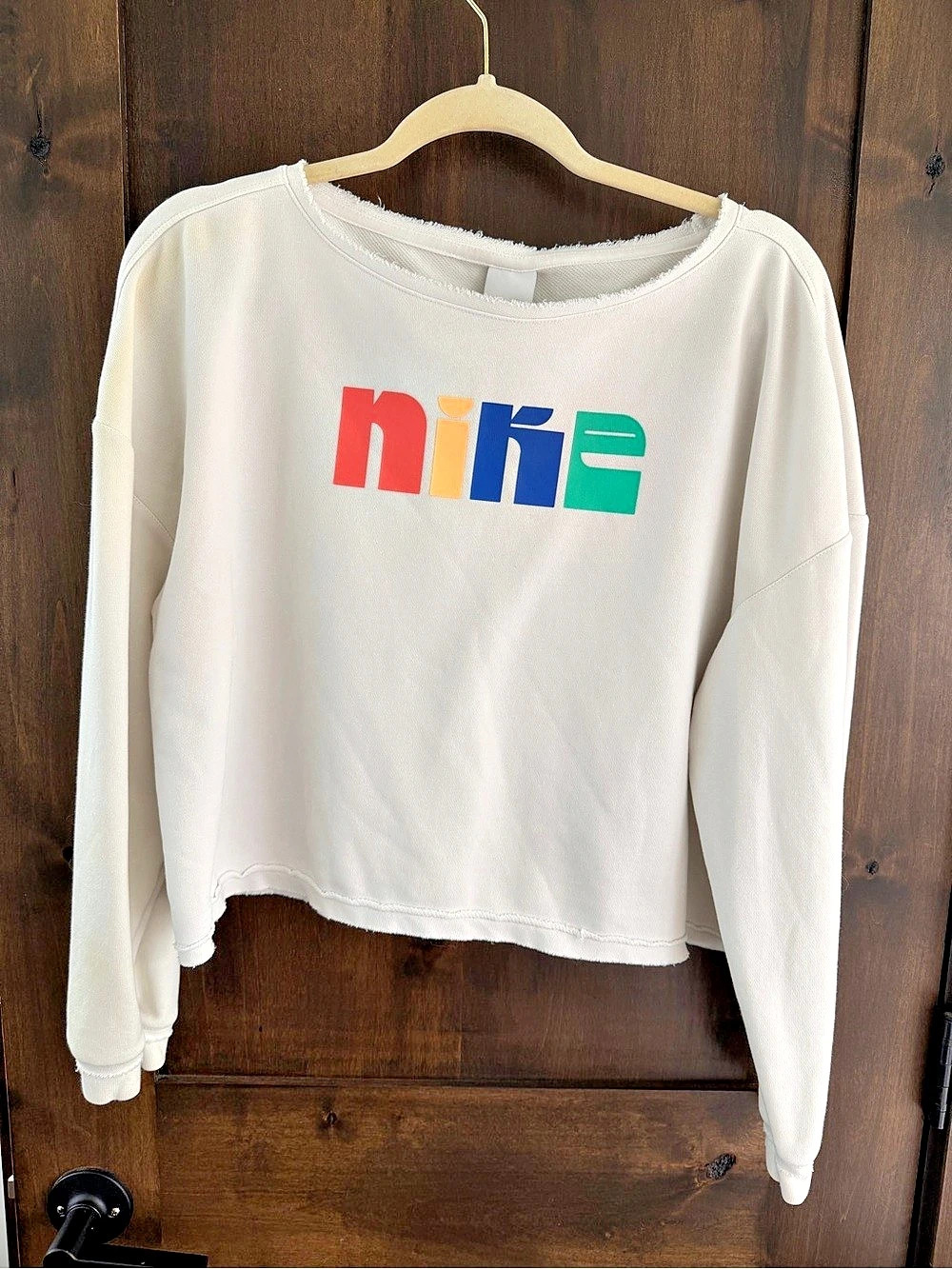 Nike Dri-FIT Cropped Graphic Sweatshirt White & Red